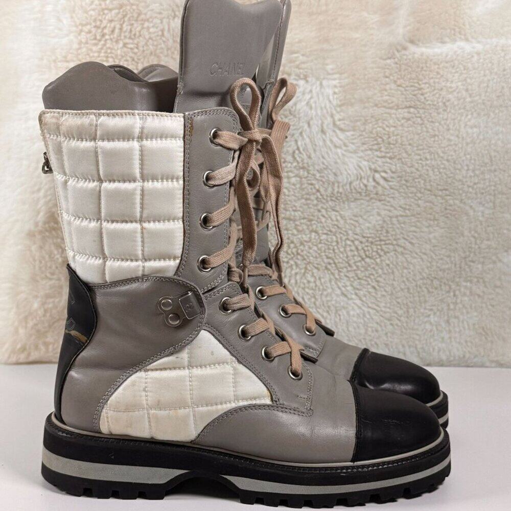 VINTAGE Chanel White & Gray Quilted Ski Boots Size 38. - Picture 6 of 16